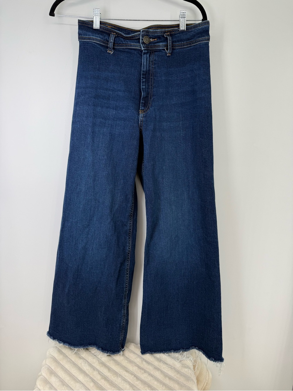 Zara Highwaisted Wide Leg Dark Blue Denim raw hem Jeans Sz 8